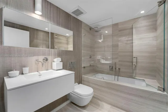 $8,490,000 | 10 Venetian Way, Unit PH2/3, Miami Beach, FL 33139