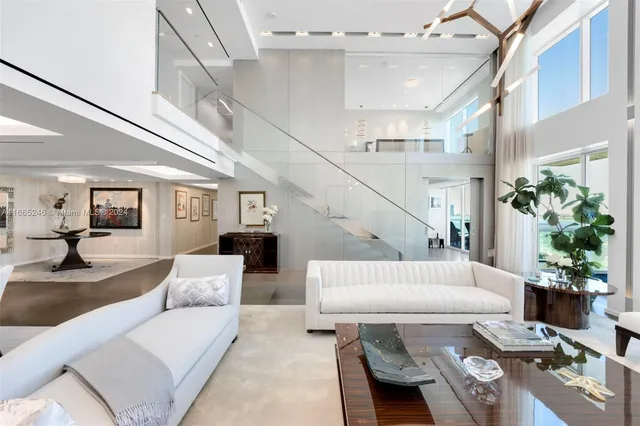 $8,490,000 | 10 Venetian Way, Unit PH2/3, Miami Beach, FL 33139