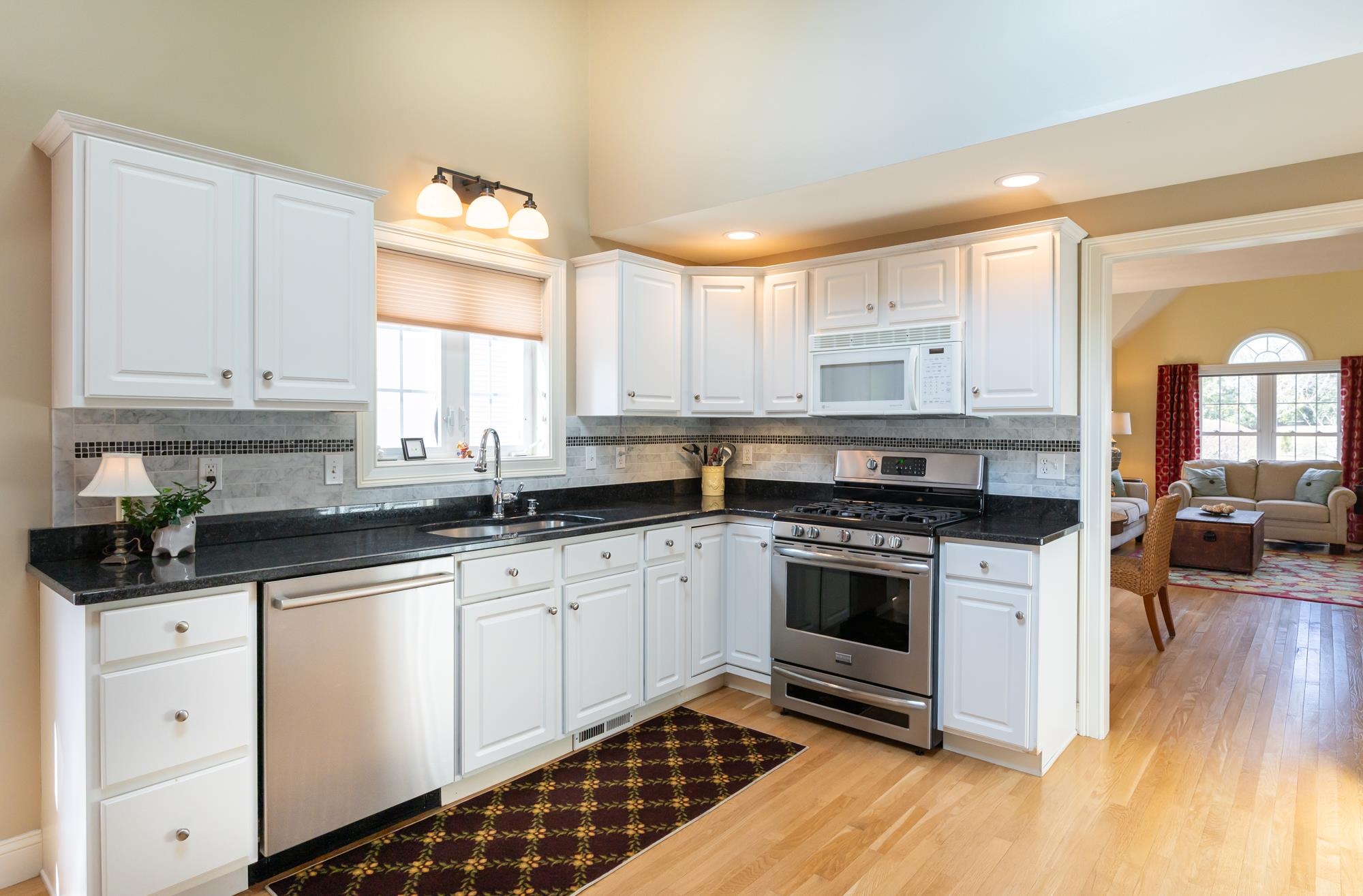 33 Hampton Meadows Hampton, NH 03842 - Photo 13 of 51