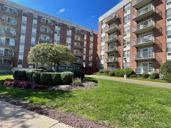 $2,300 | 35 Park Avenue, Unit 6G, Suffern, NY 10901