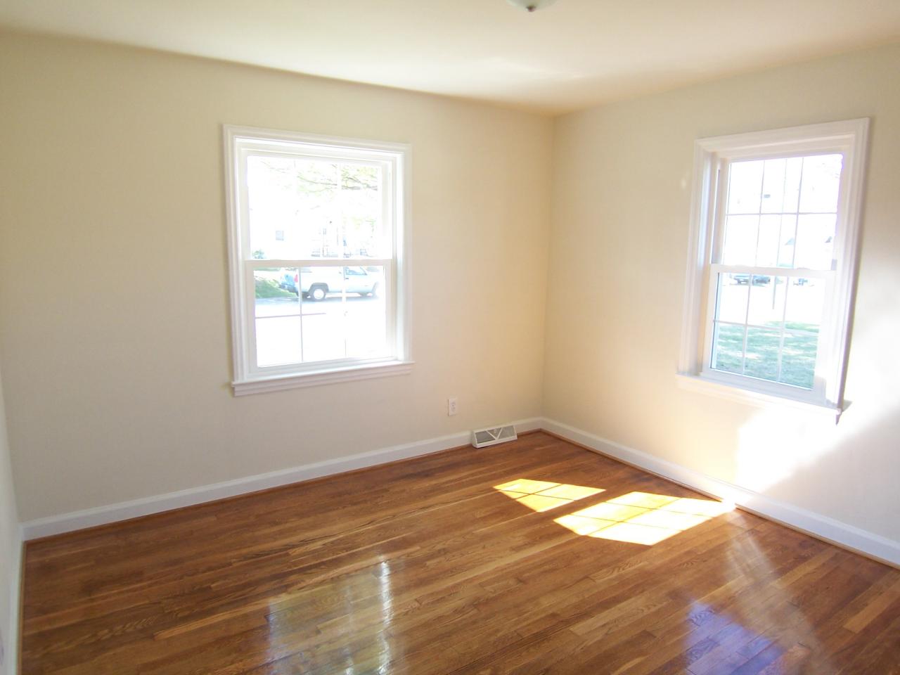 1325 Graybill Road Northwest Roanoke, VA 24017 - Photo 8 of 10 100_1102.JPG