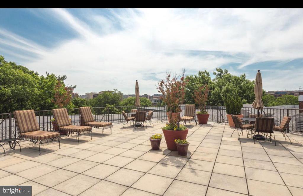 2500 Q Street Northwest, Unit 135 Washington, DC 20007 - Photo 3 of 23 Sundeck
