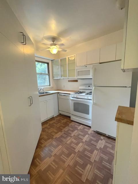 2500 Q Street Northwest, Unit 135 Washington, DC 20007 - Photo 9 of 23 Gas cooking!