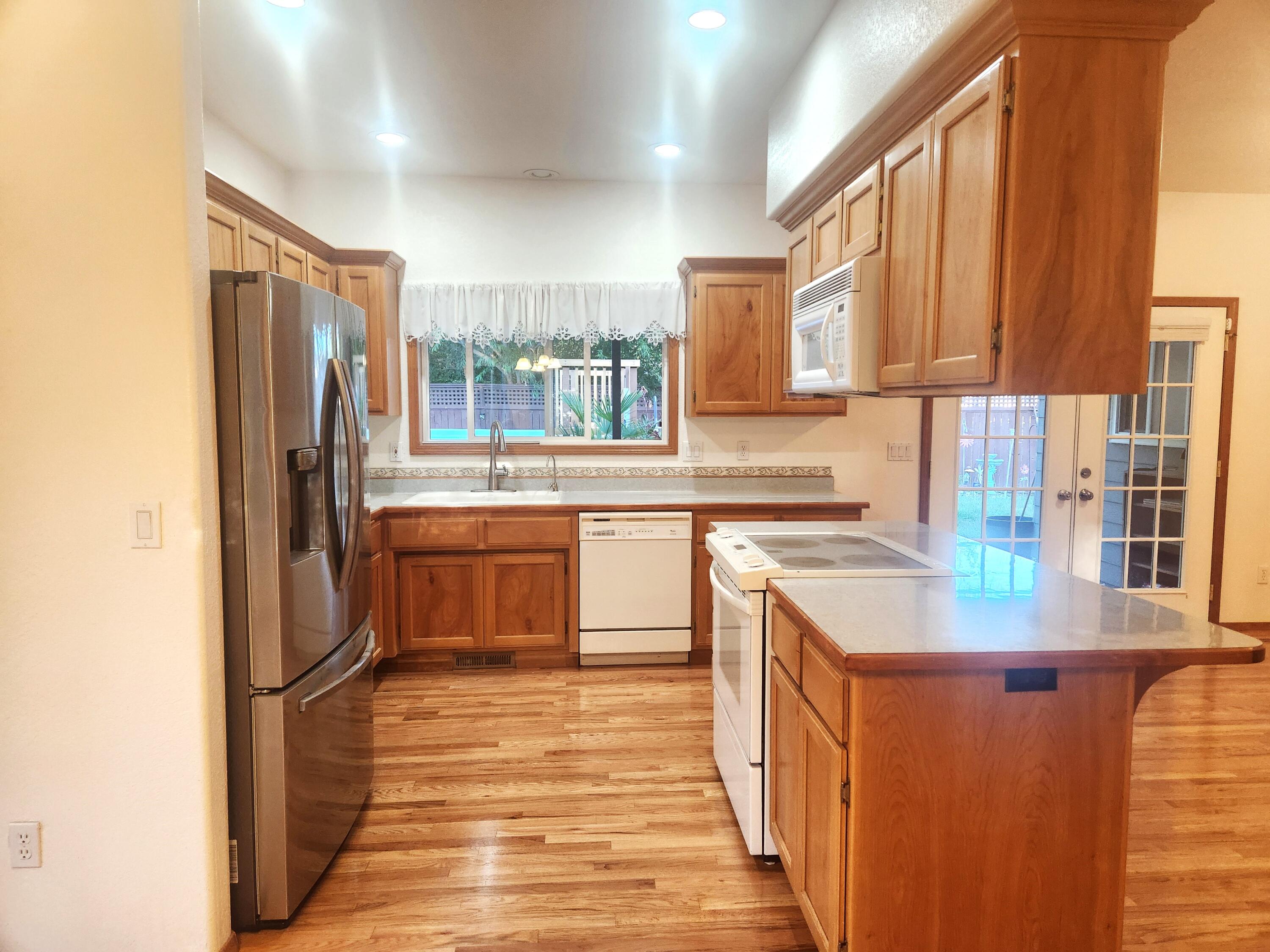 900 Mendolia Way Central Point, OR 97502 - Photo 18 of 49 20240918_182715