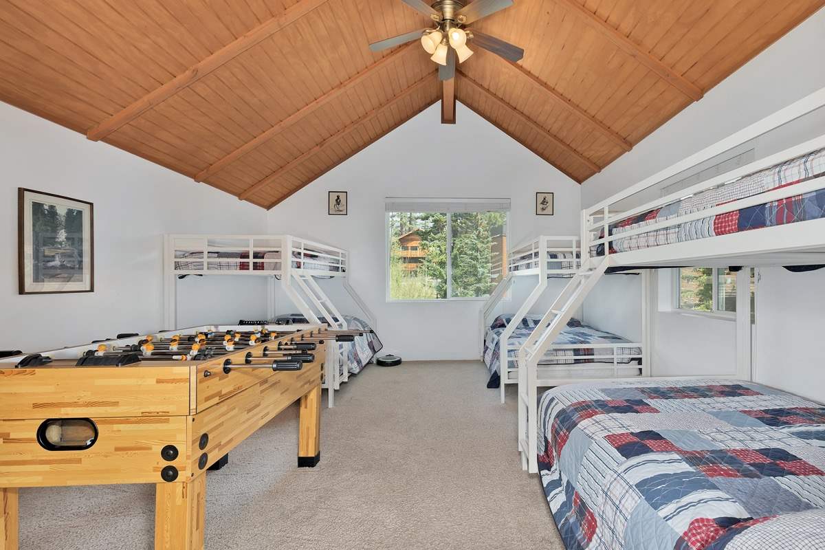250 Davison Road Mammoth Lakes, CA 93546 - Photo 18 of 30 a bedroom with bed and window