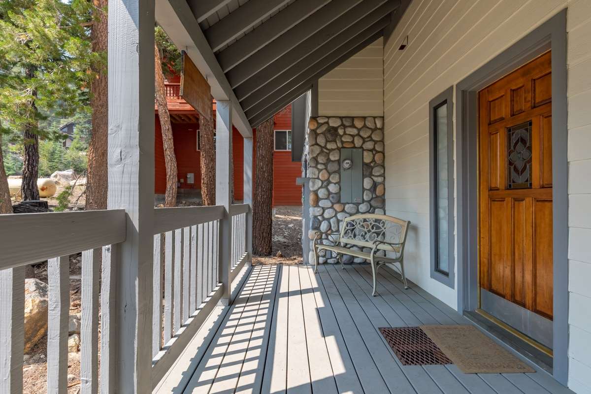 250 Davison Road Mammoth Lakes, CA 93546 - Photo 26 of 30 a view of two chairs in the balcony