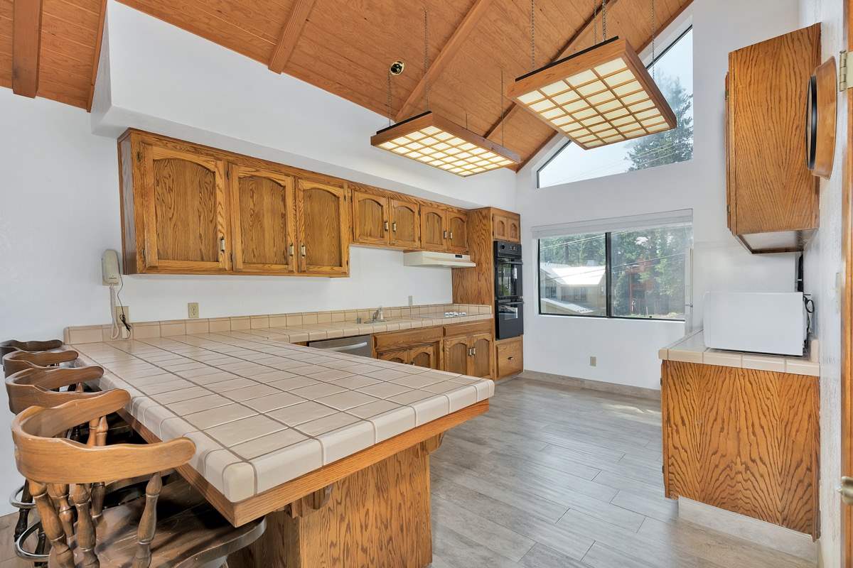 250 Davison Road Mammoth Lakes, CA 93546 - Photo 7 of 30 a kitchen with a wooden floor and breakfast area