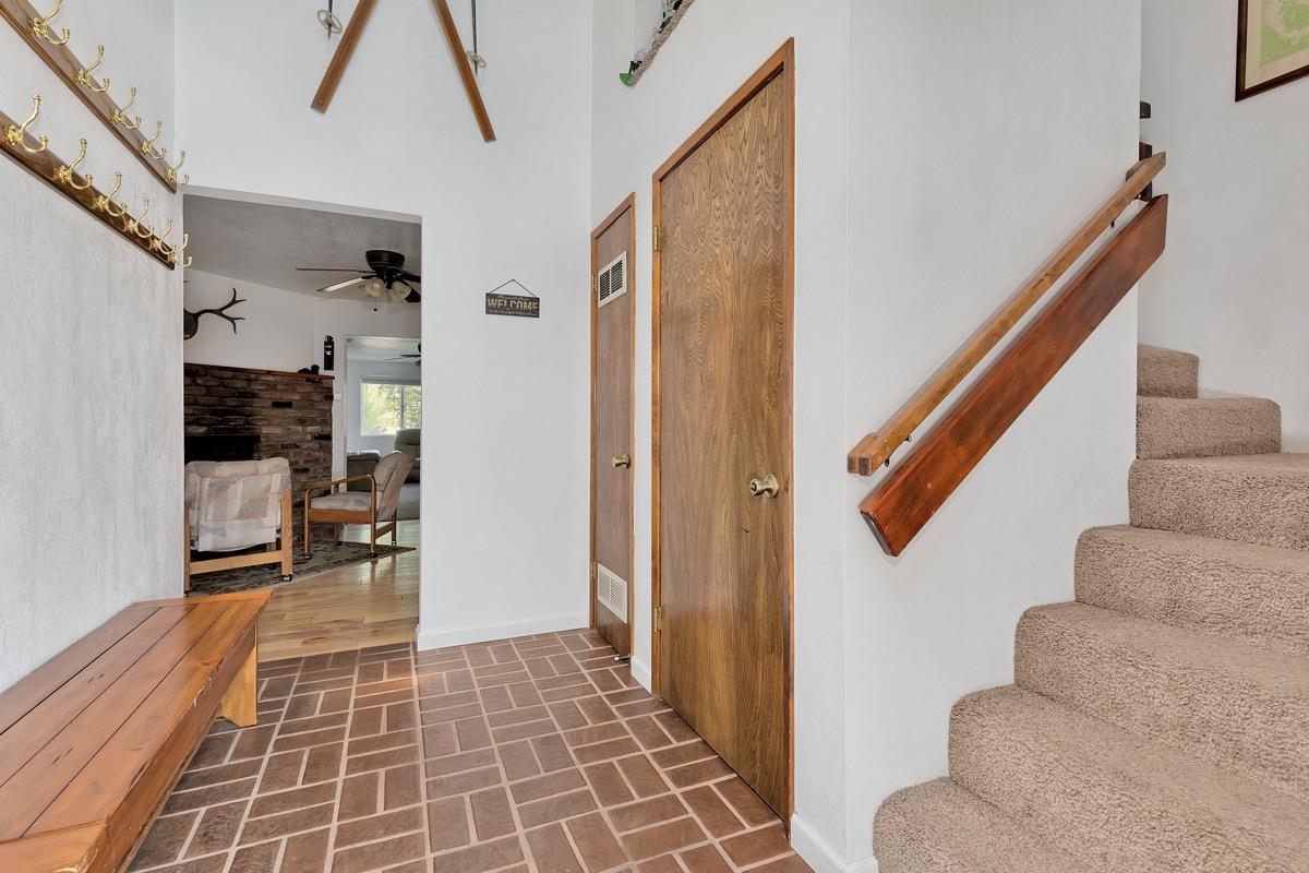 250 Davison Road Mammoth Lakes, CA 93546 - Photo 10 of 30 a view of an entryway with wooden floor and a rug
