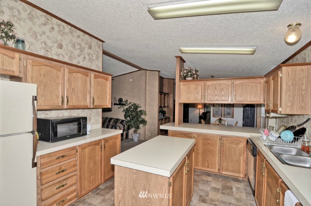 3828 236th Street Southeast Bothell, WA 98021 - Photo 9 of 23