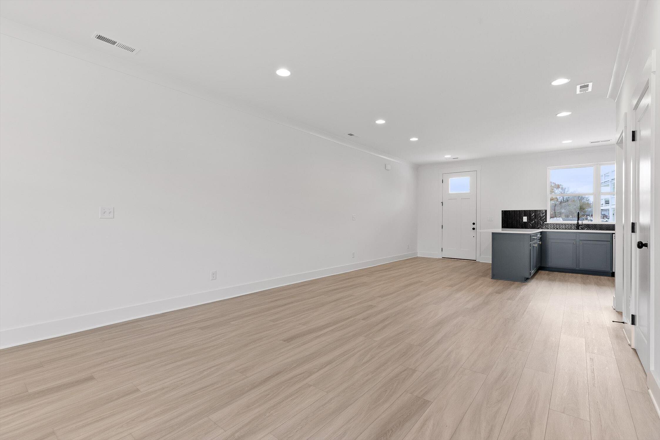 909 Blue Heights Dr Ridge, Unit 17 East Ridge, TN 37412 - Photo 12 of 33 09-909 Blue Heights-9