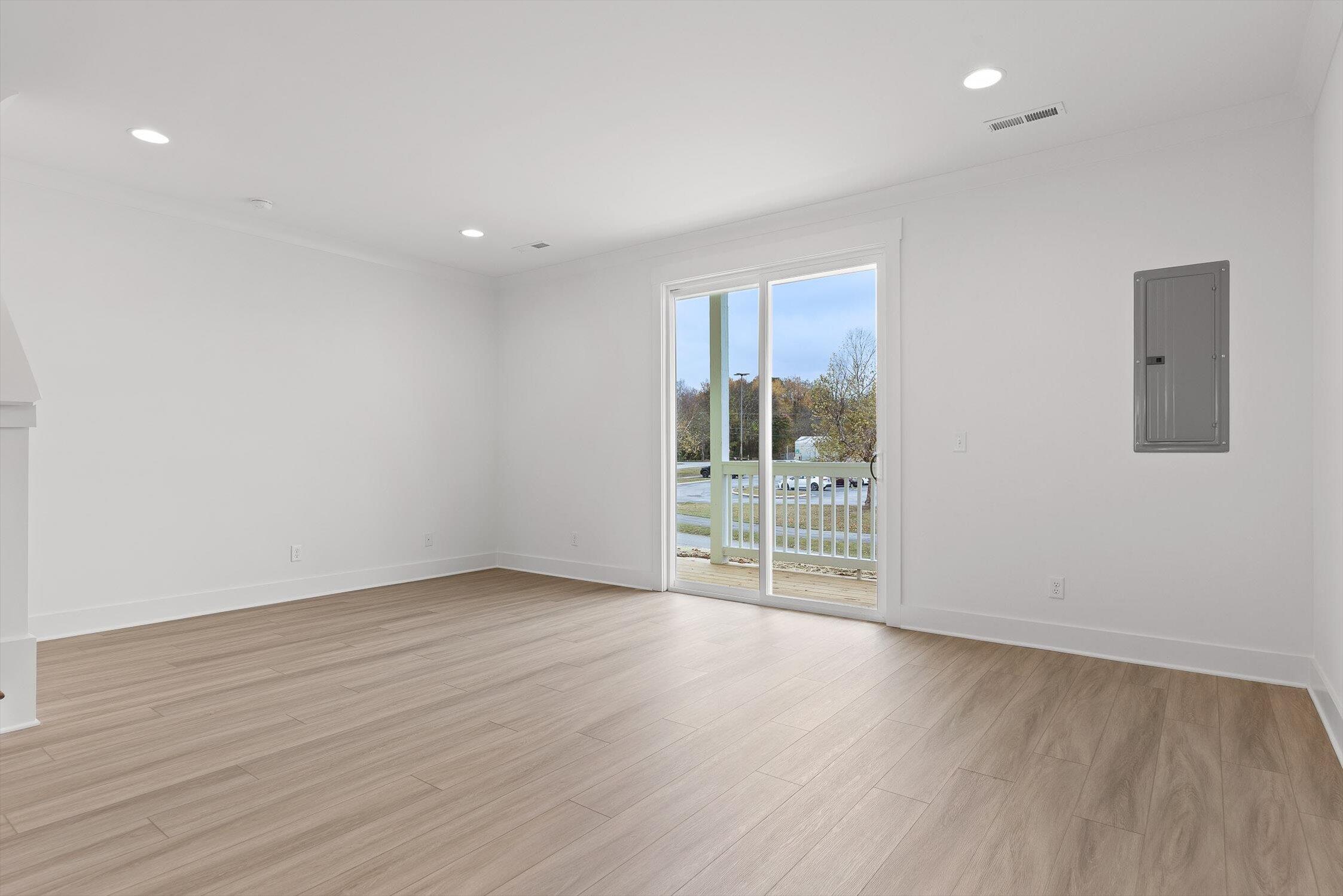 909 Blue Heights Dr Ridge, Unit 17 East Ridge, TN 37412 - Photo 13 of 33 16-909 Blue Heights-16