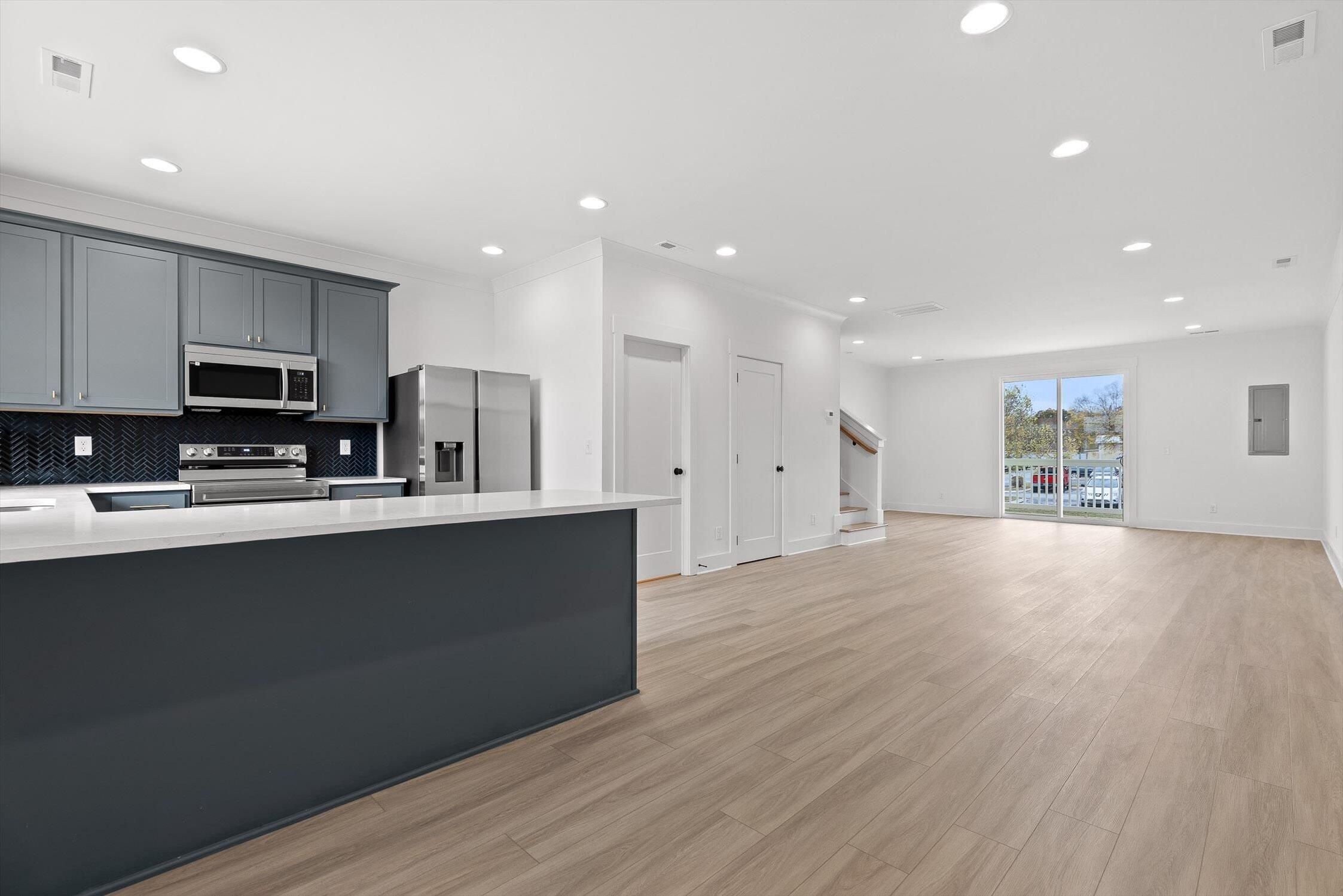 909 Blue Heights Dr Ridge, Unit 17 East Ridge, TN 37412 - Photo 4 of 33 07-909 Blue Heights-7