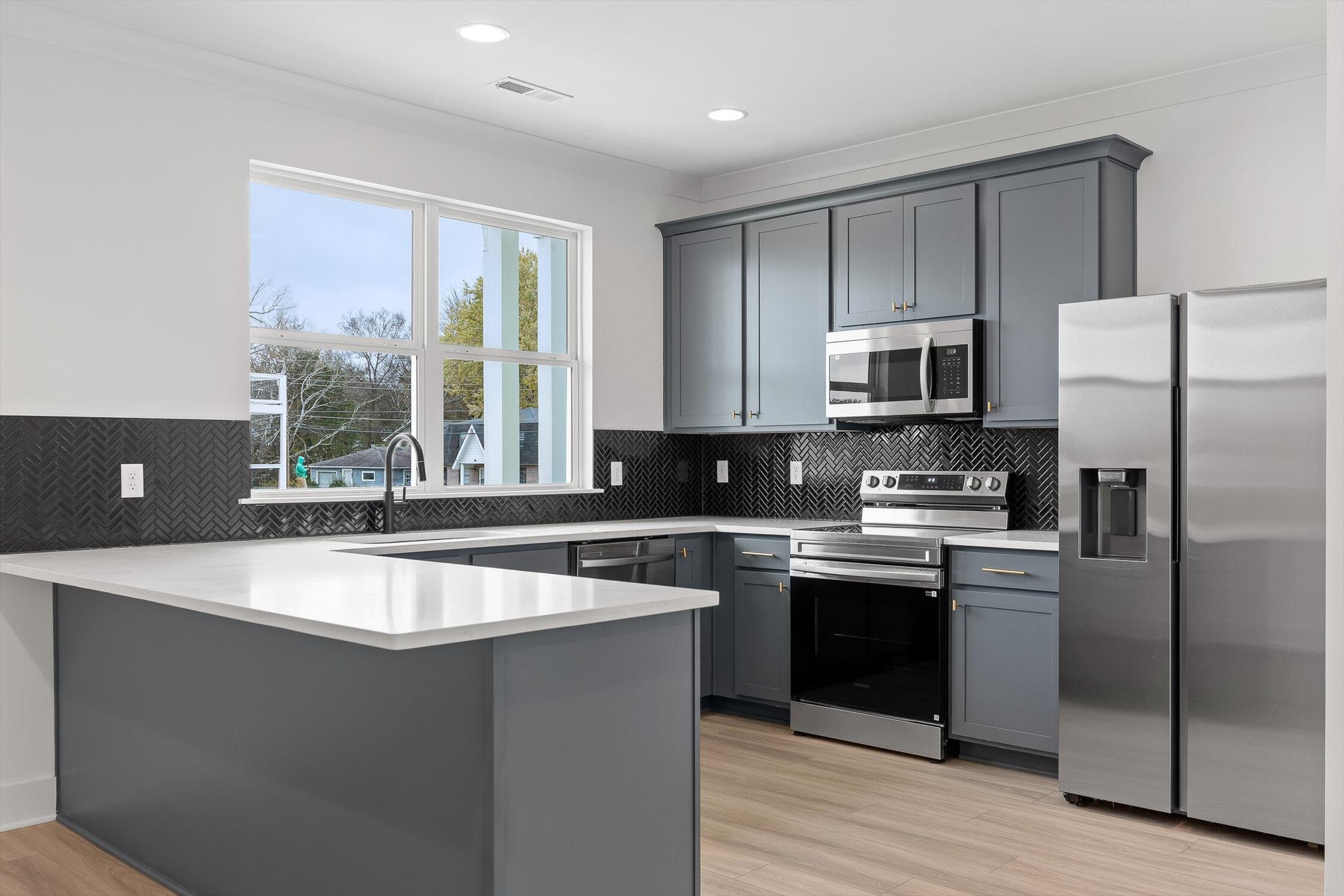 909 Blue Heights Dr Ridge, Unit 17 East Ridge, TN 37412 - Photo 5 of 33 10-909 Blue Heights-10