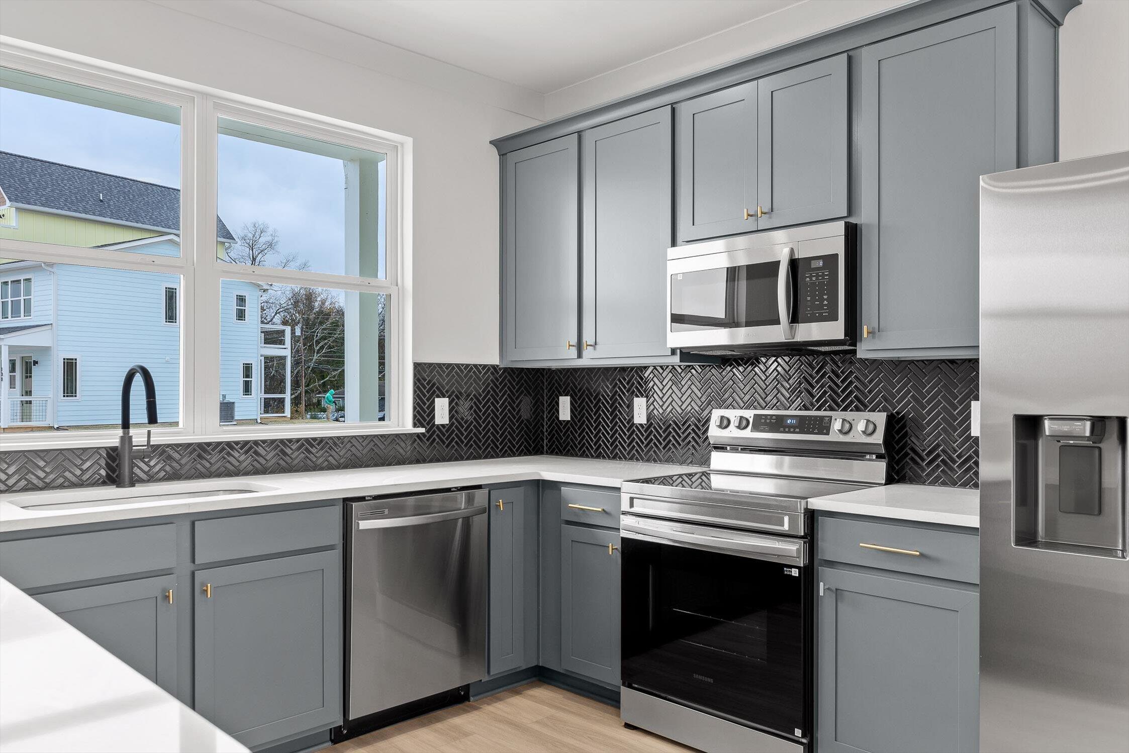 909 Blue Heights Dr Ridge, Unit 17 East Ridge, TN 37412 - Photo 6 of 33 12-909 Blue Heights-12