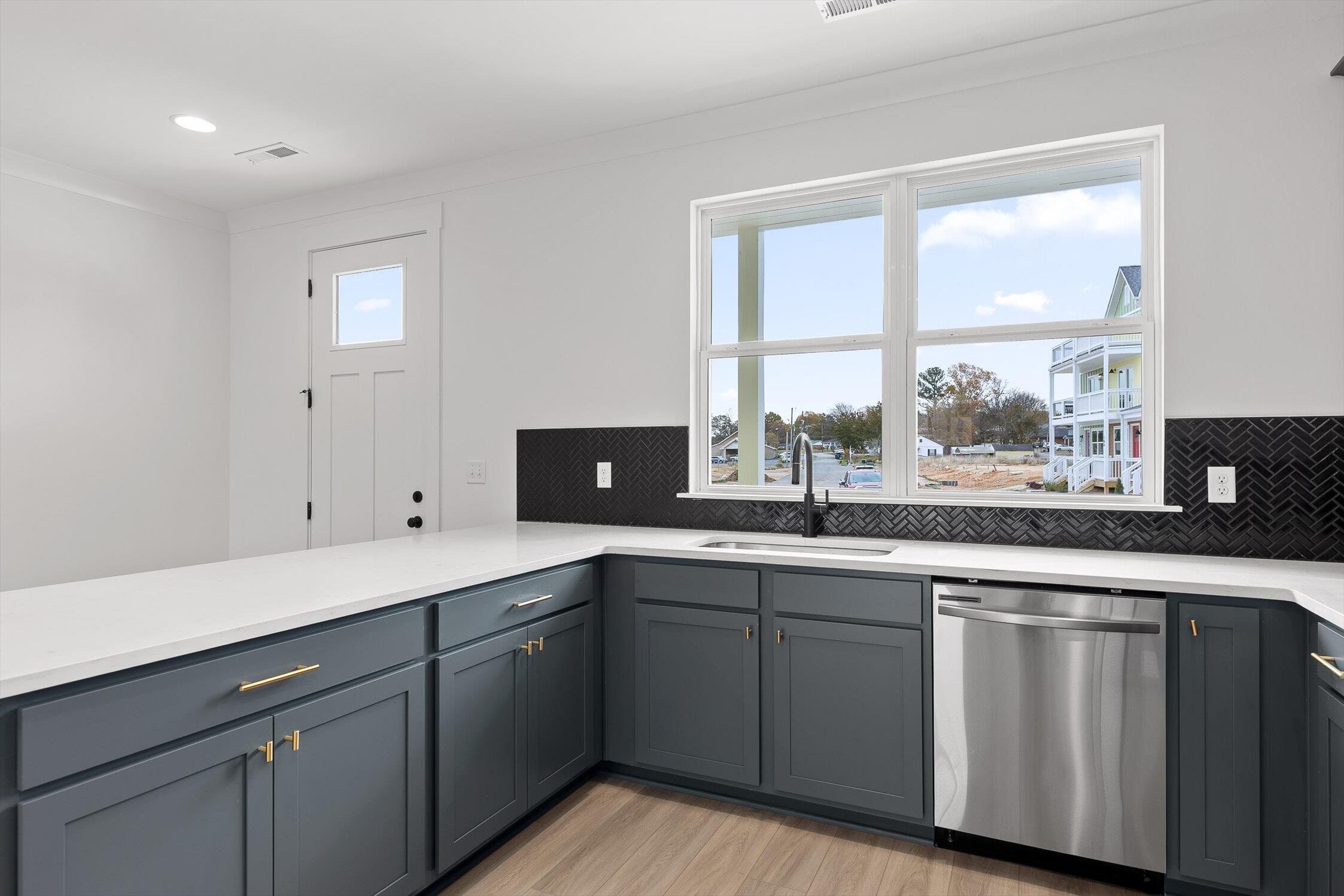 909 Blue Heights Dr Ridge, Unit 17 East Ridge, TN 37412 - Photo 7 of 33 13-909 Blue Heights-13