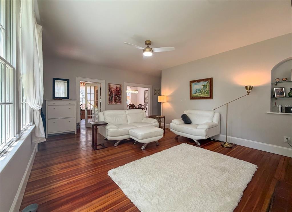 417 Southwest 10th Street Gainesville, FL 32601 - Photo 5 of 50
