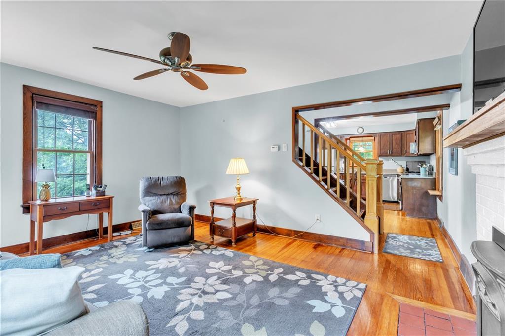 461 Manor Road Wexford, PA 15090 - Photo 12 of 43 a view of livingroom with hardwood floor and workspace