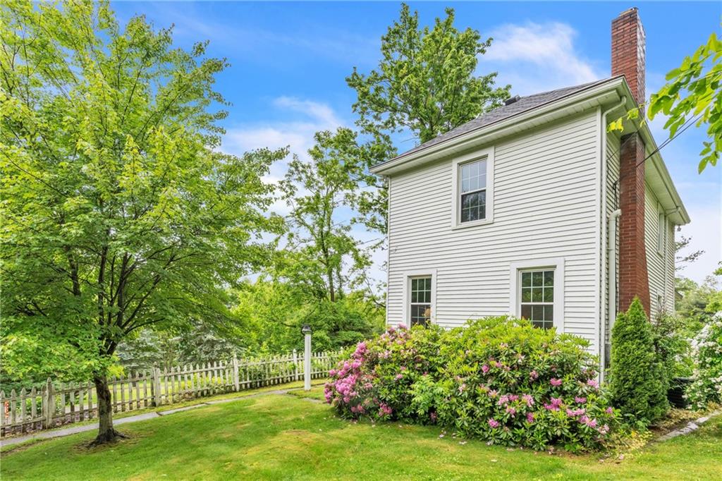 461 Manor Road Wexford, PA 15090 - Photo 38 of 43 a front view of a house with garden