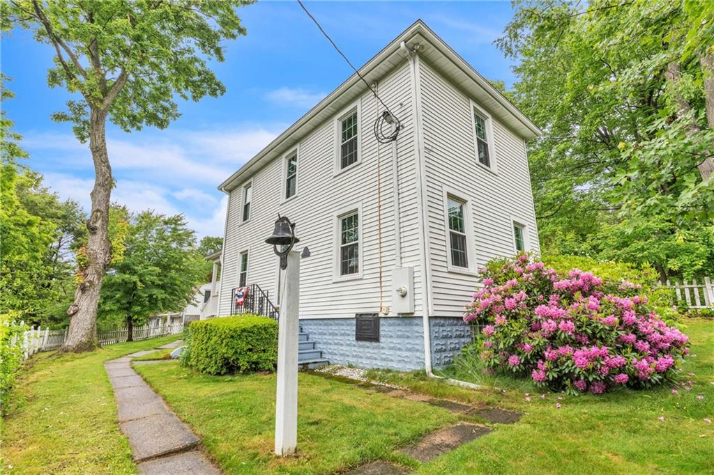 461 Manor Road Wexford, PA 15090 - Photo 4 of 43 a front view of house with yard
