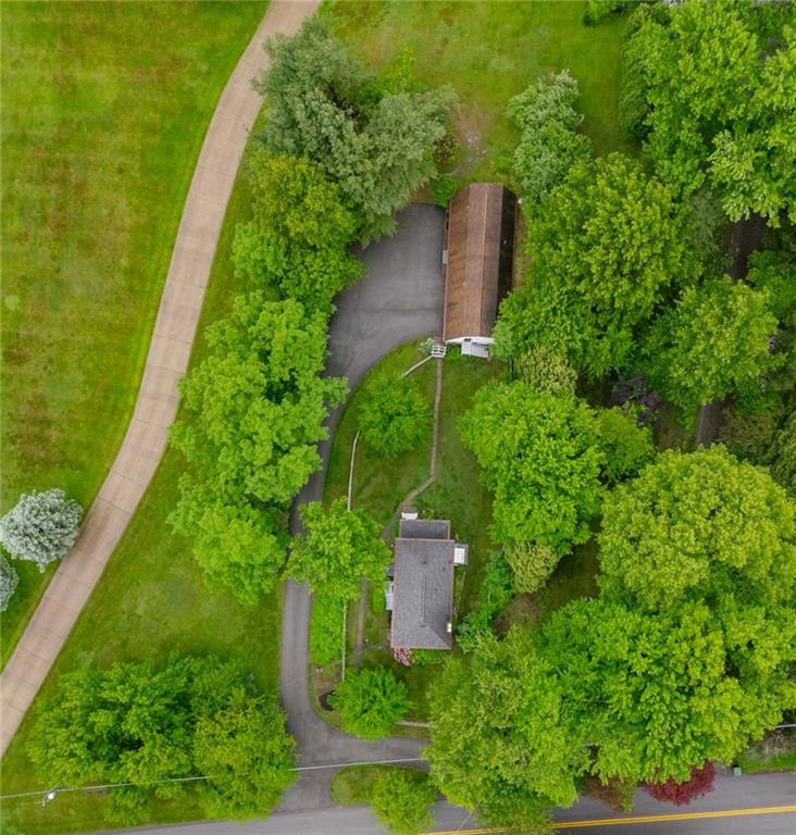 461 Manor Road Wexford, PA 15090 - Photo 41 of 43 an aerial view of a house with a yard