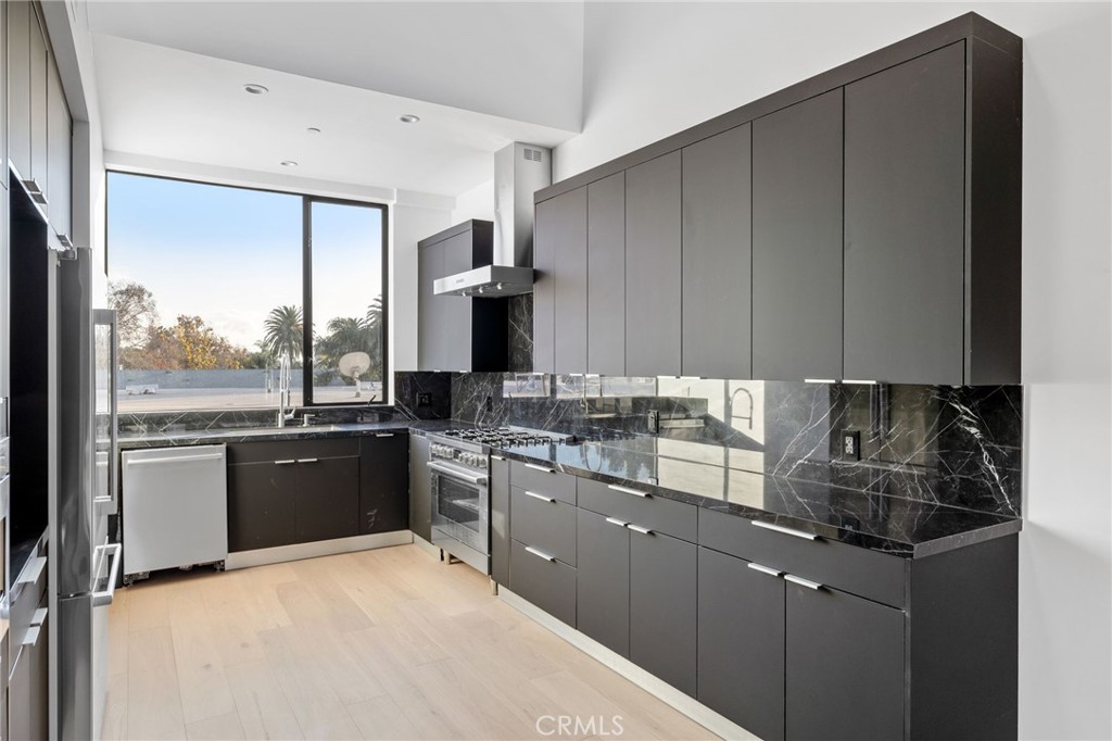 528 North Flores St Unit 103