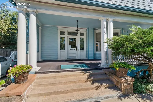 a house view with a outdoor space