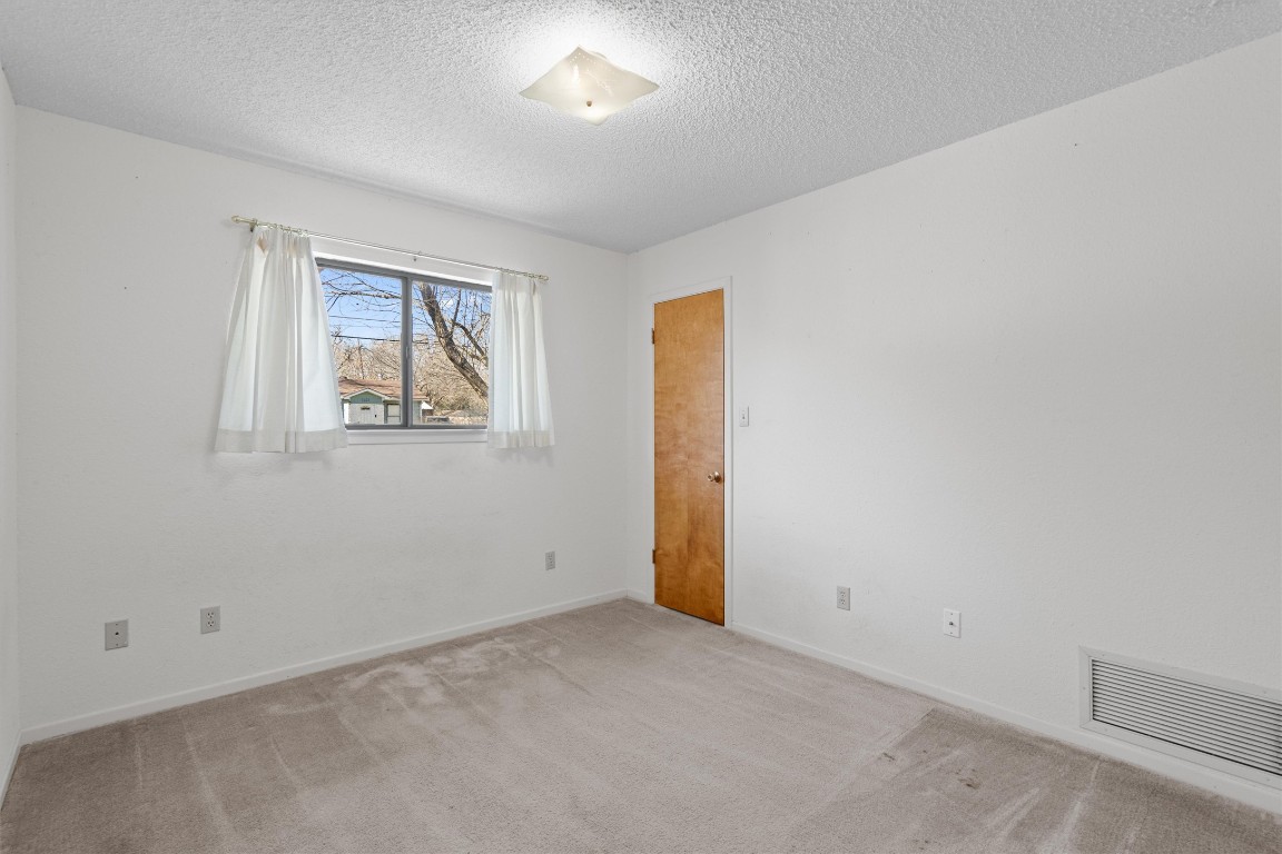 914 Victoria Street Taylor, TX 76574 - Photo 18 of 31