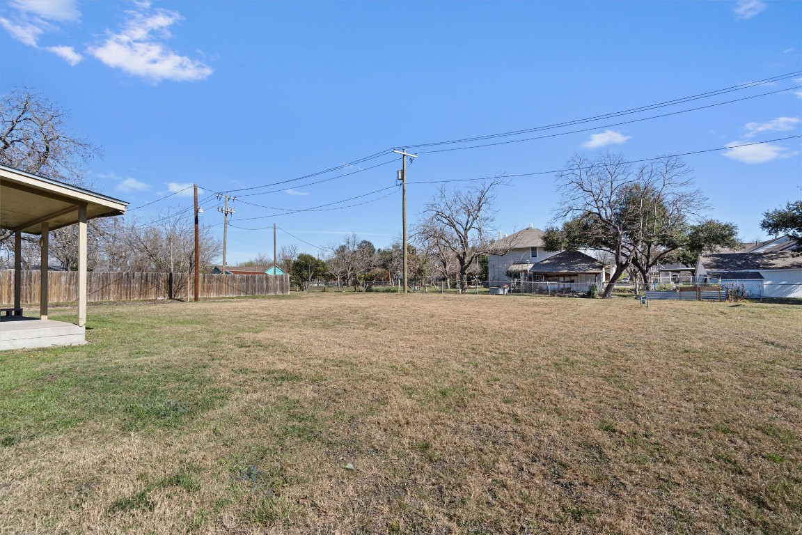 914 Victoria Street Taylor, TX 76574 - Photo 26 of 31