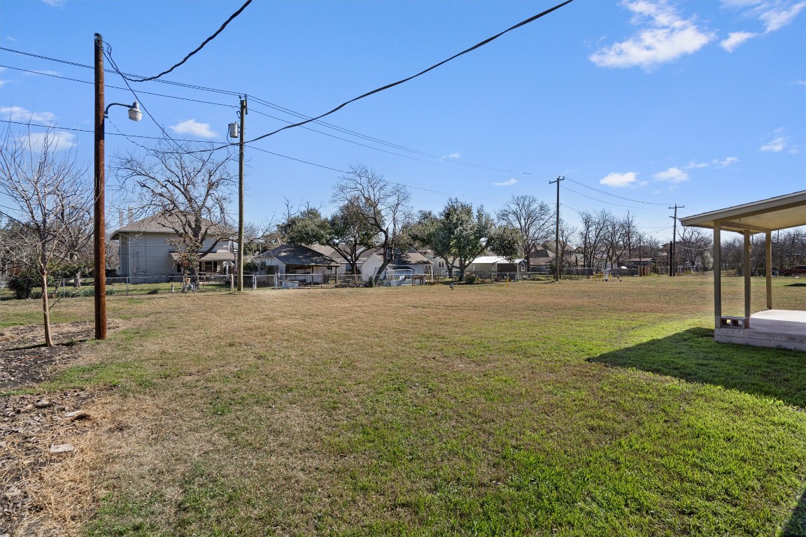 914 Victoria Street Taylor, TX 76574 - Photo 30 of 31