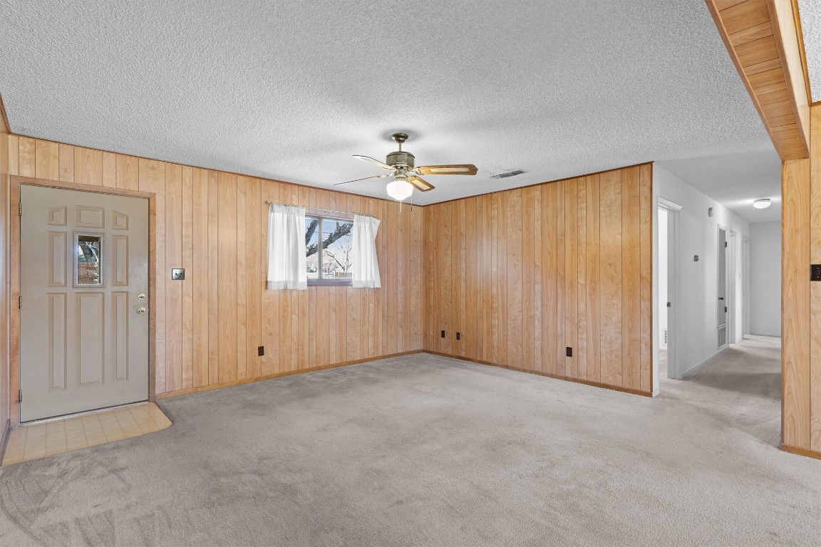 914 Victoria Street Taylor, TX 76574 - Photo 4 of 31