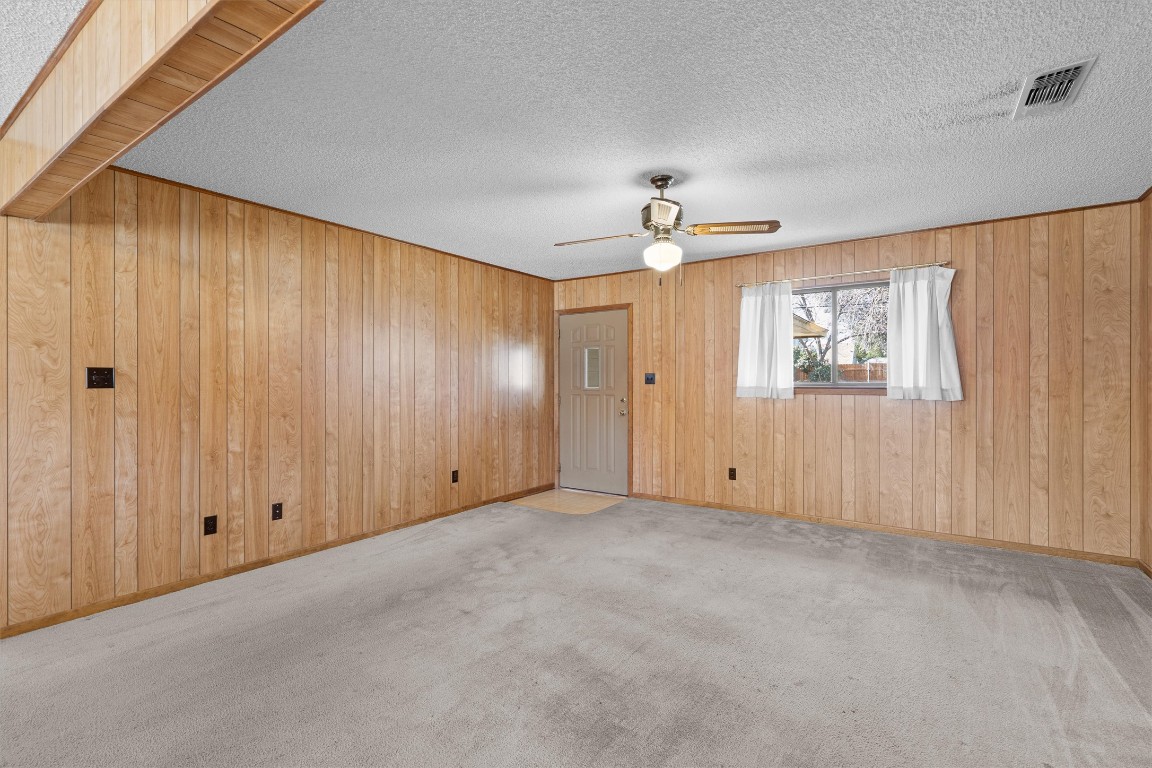 914 Victoria Street Taylor, TX 76574 - Photo 5 of 31