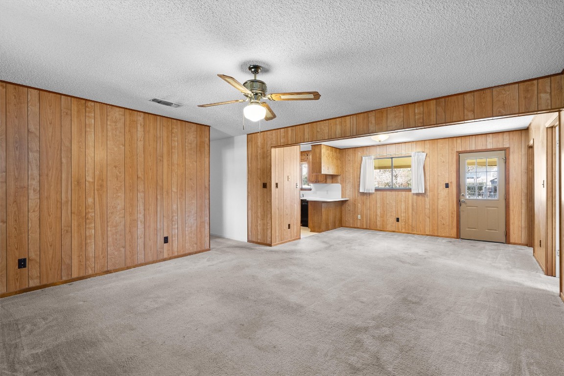 914 Victoria Street Taylor, TX 76574 - Photo 6 of 31