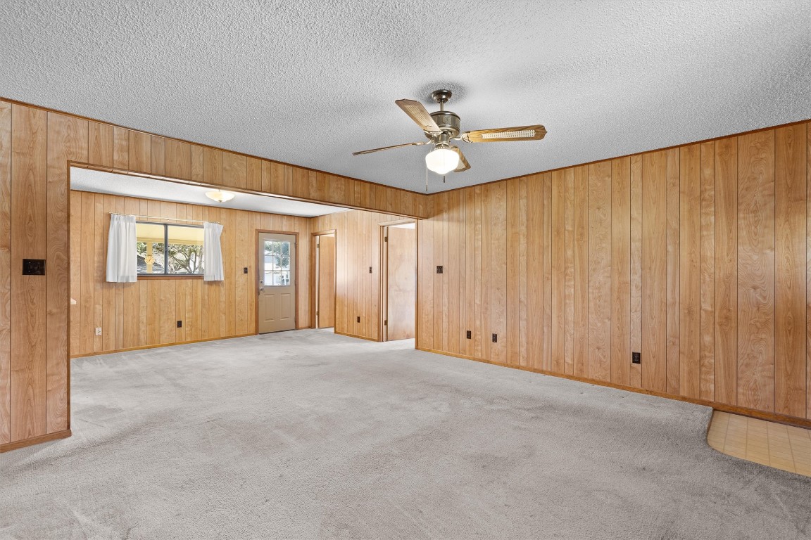 914 Victoria Street Taylor, TX 76574 - Photo 7 of 31