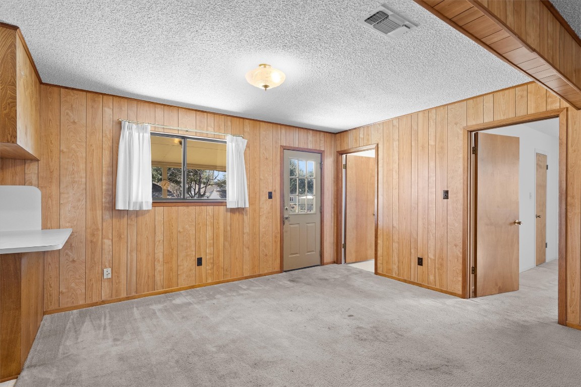 914 Victoria Street Taylor, TX 76574 - Photo 8 of 31