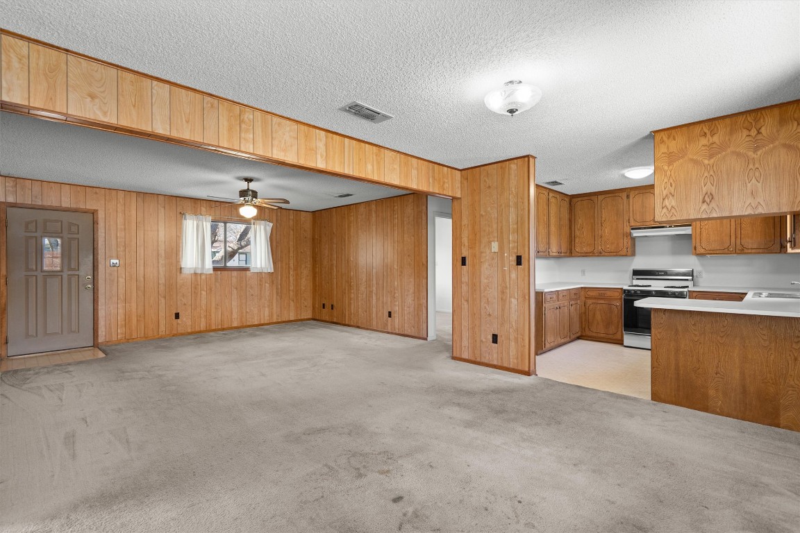 914 Victoria Street Taylor, TX 76574 - Photo 9 of 31