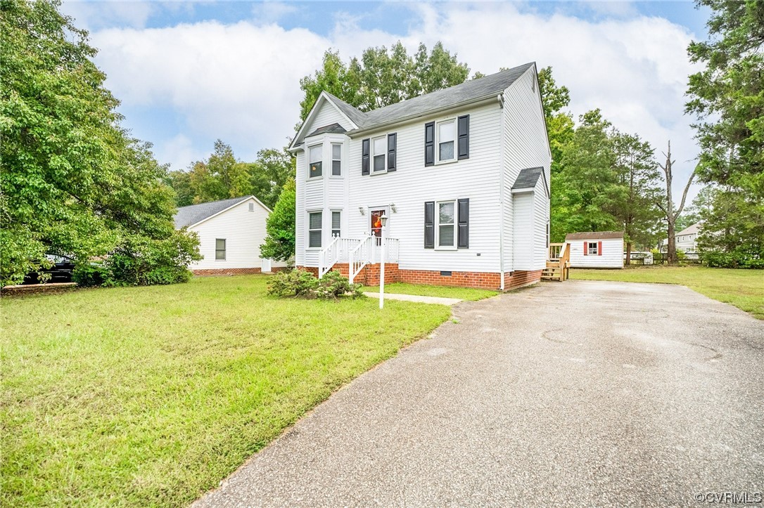5331 Gatebridge Road North Chesterfield, VA 23234 - Photo 3 of 29 a view of house with outdoor space and swimming pool