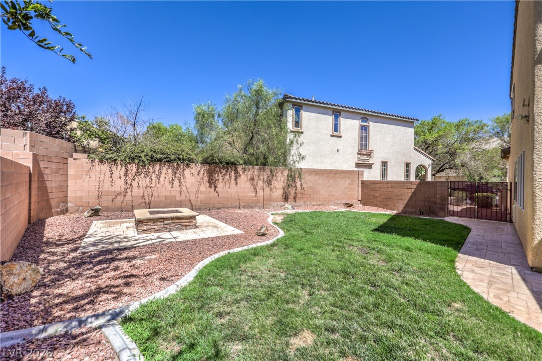 10731 Drake Ridge Avenue Las Vegas, NV 89166 - Photo 3 of 43