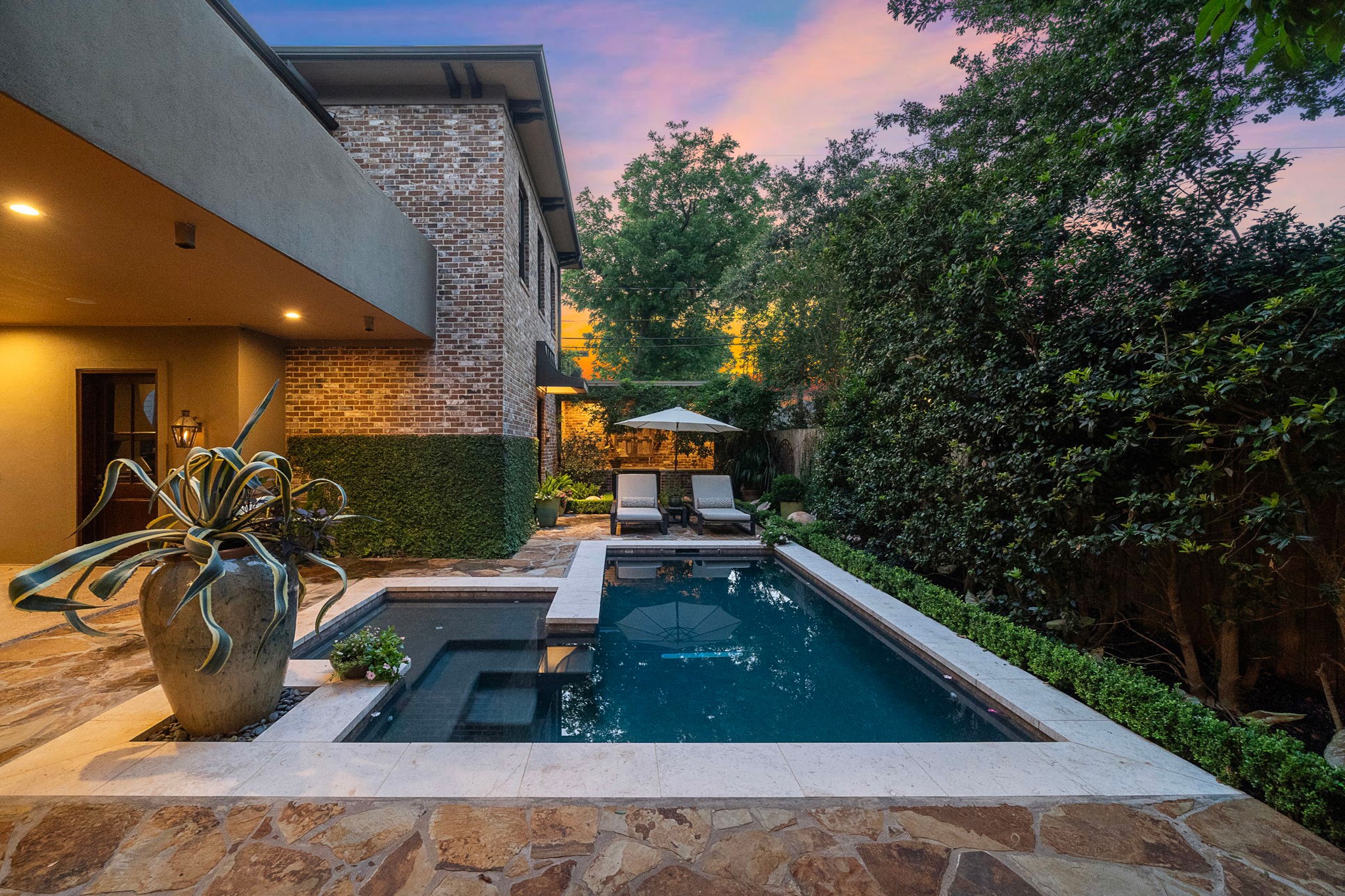 3603 Audubon Place Houston, TX 77006 - Photo 17 of 29 a living room with furniture
