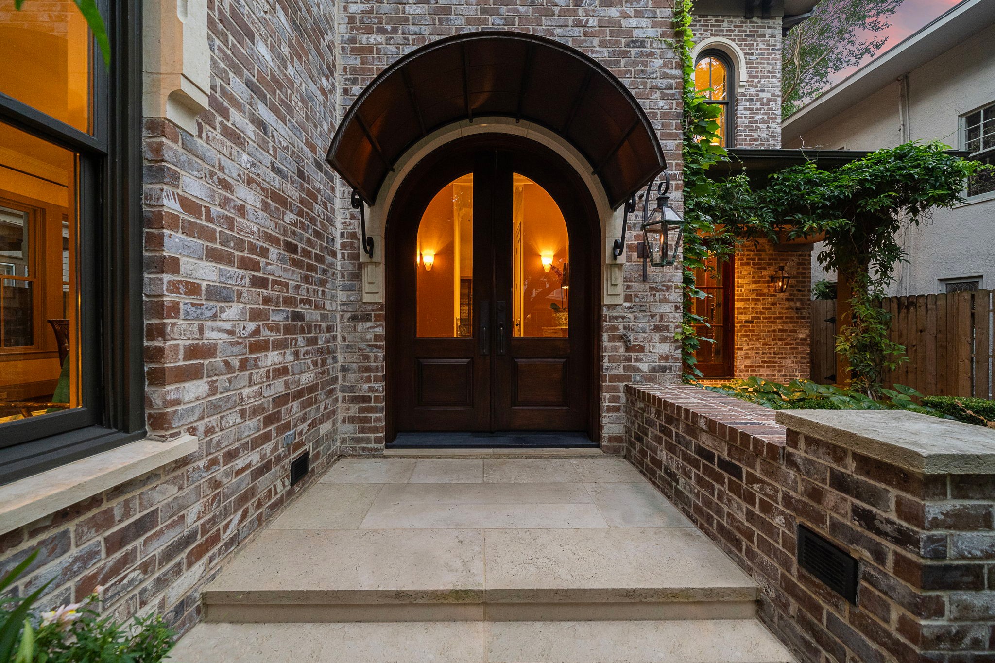3603 Audubon Place Houston, TX 77006 - Photo 8 of 29 a view of entrance gate of house