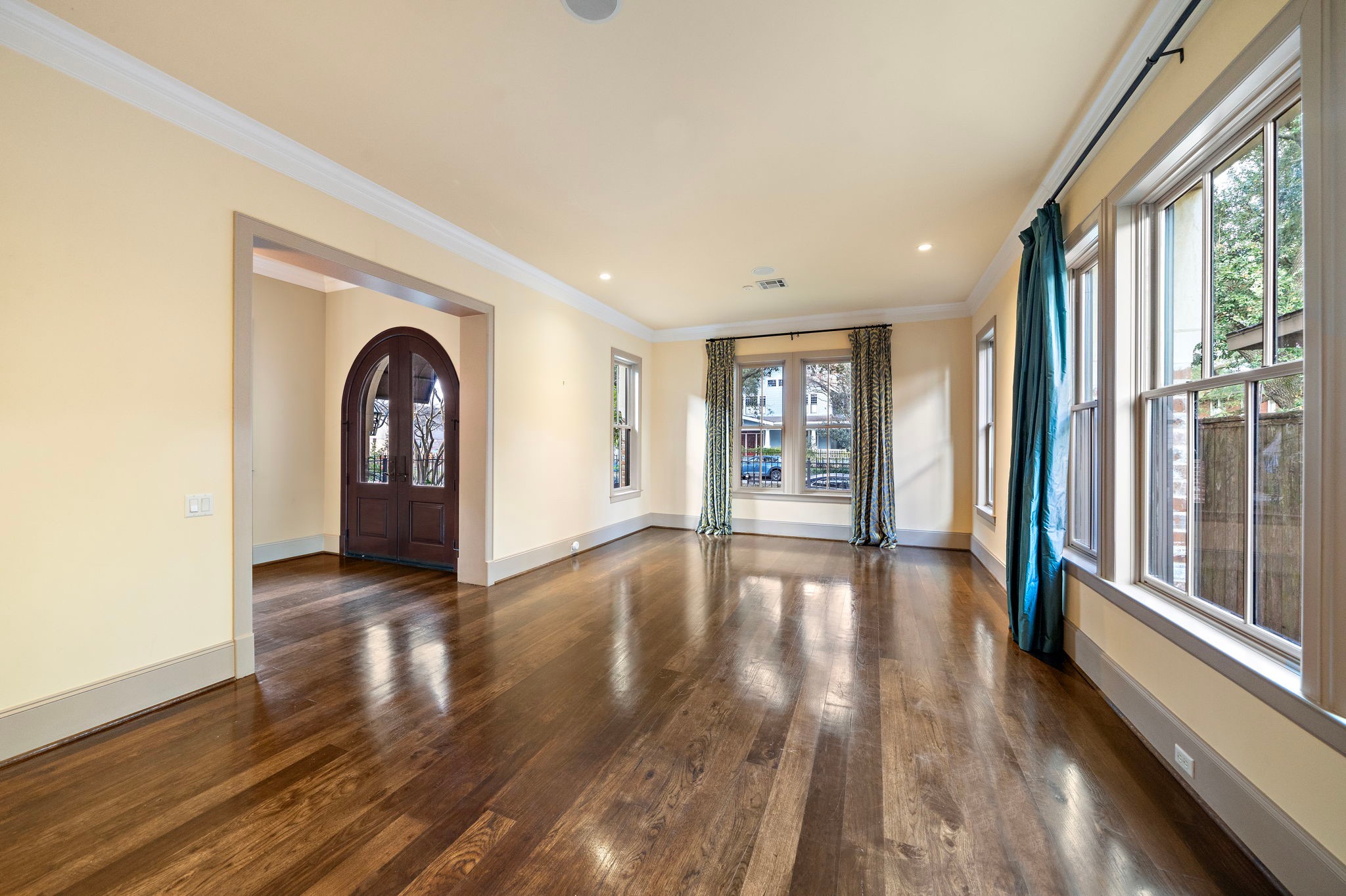 3603 Audubon Place Houston, TX 77006 - Photo 9 of 29 an empty room with wooden floor and windows