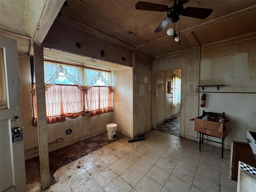 540 Dunbar Avenue Waco, TX 76704 - Photo 7 of 24 a bedroom with furniture and a window
