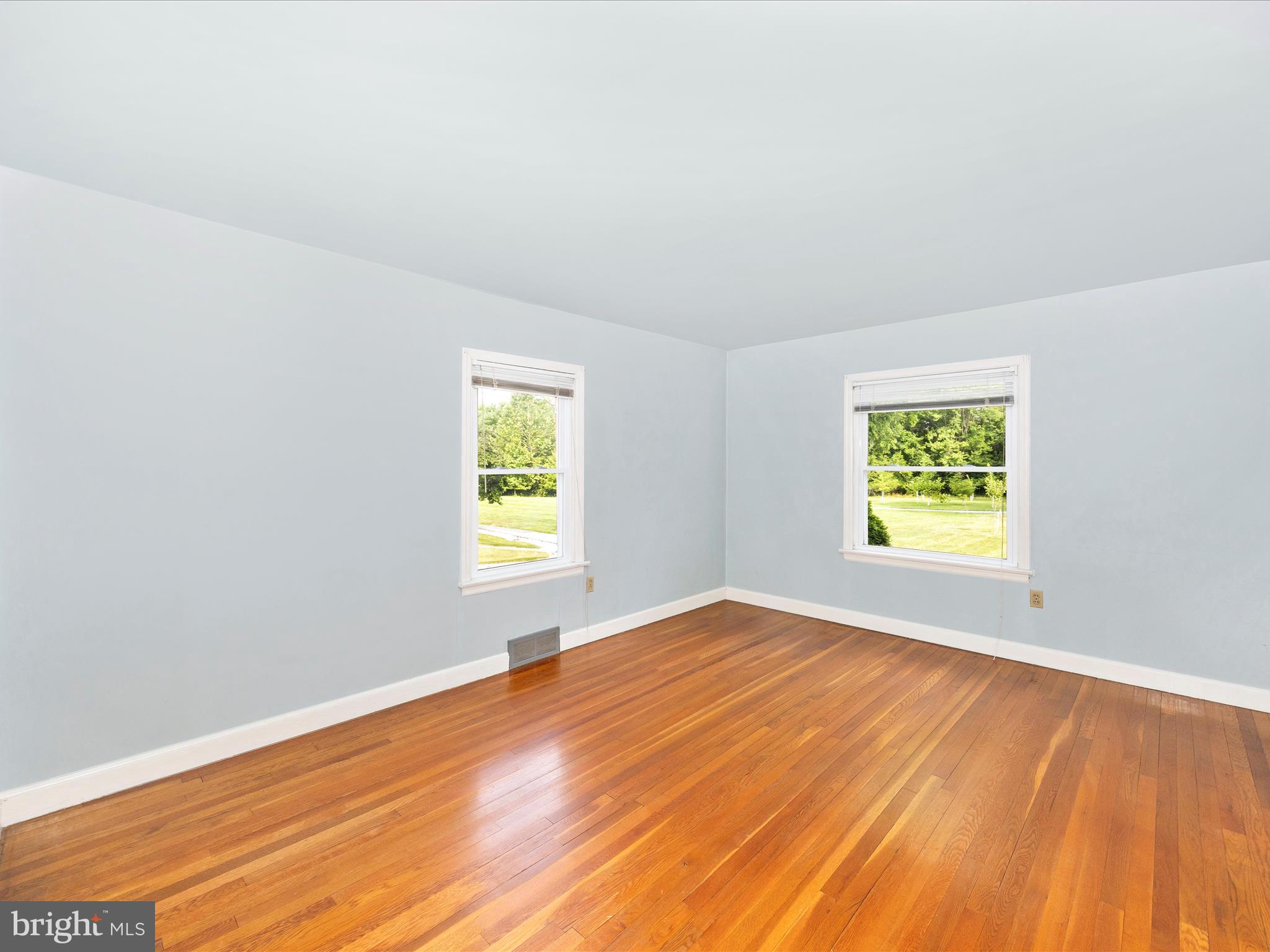 6 Park View Boonsboro, MD 21713 - Photo 19 of 64 an empty room with a window