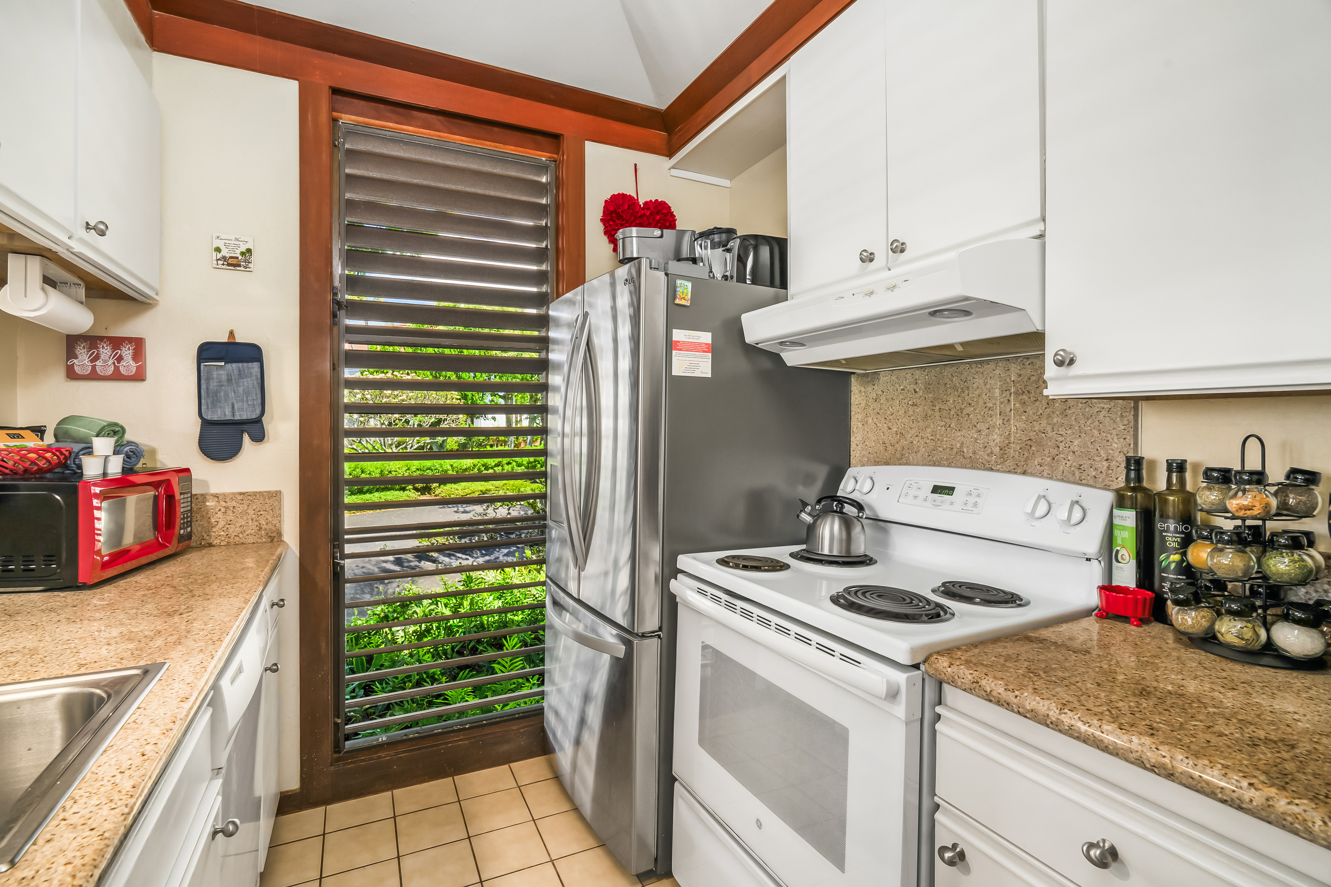 2253 Poipu Road, Unit 169 Koloa, HI 96756 - Photo 7 of 13 a utility room with dryer and washer