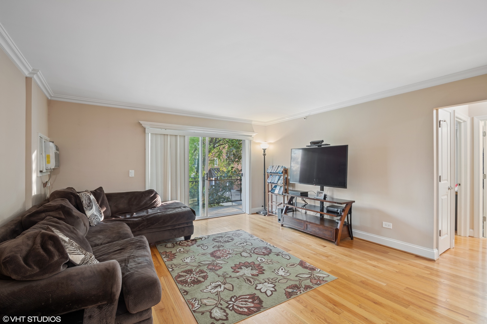 2210 South Goebbert Road, Unit 229 Arlington Heights, IL 60005 - Photo 2 of 11 Gallery Image 2