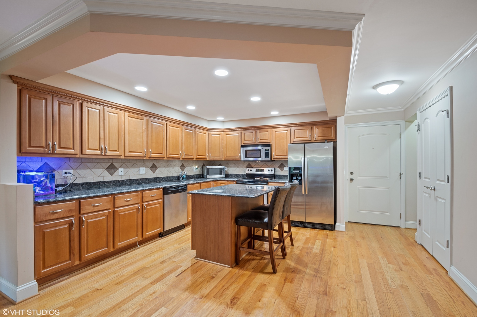 2210 South Goebbert Road, Unit 229 Arlington Heights, IL 60005 - Photo 4 of 11 Gallery Image 4