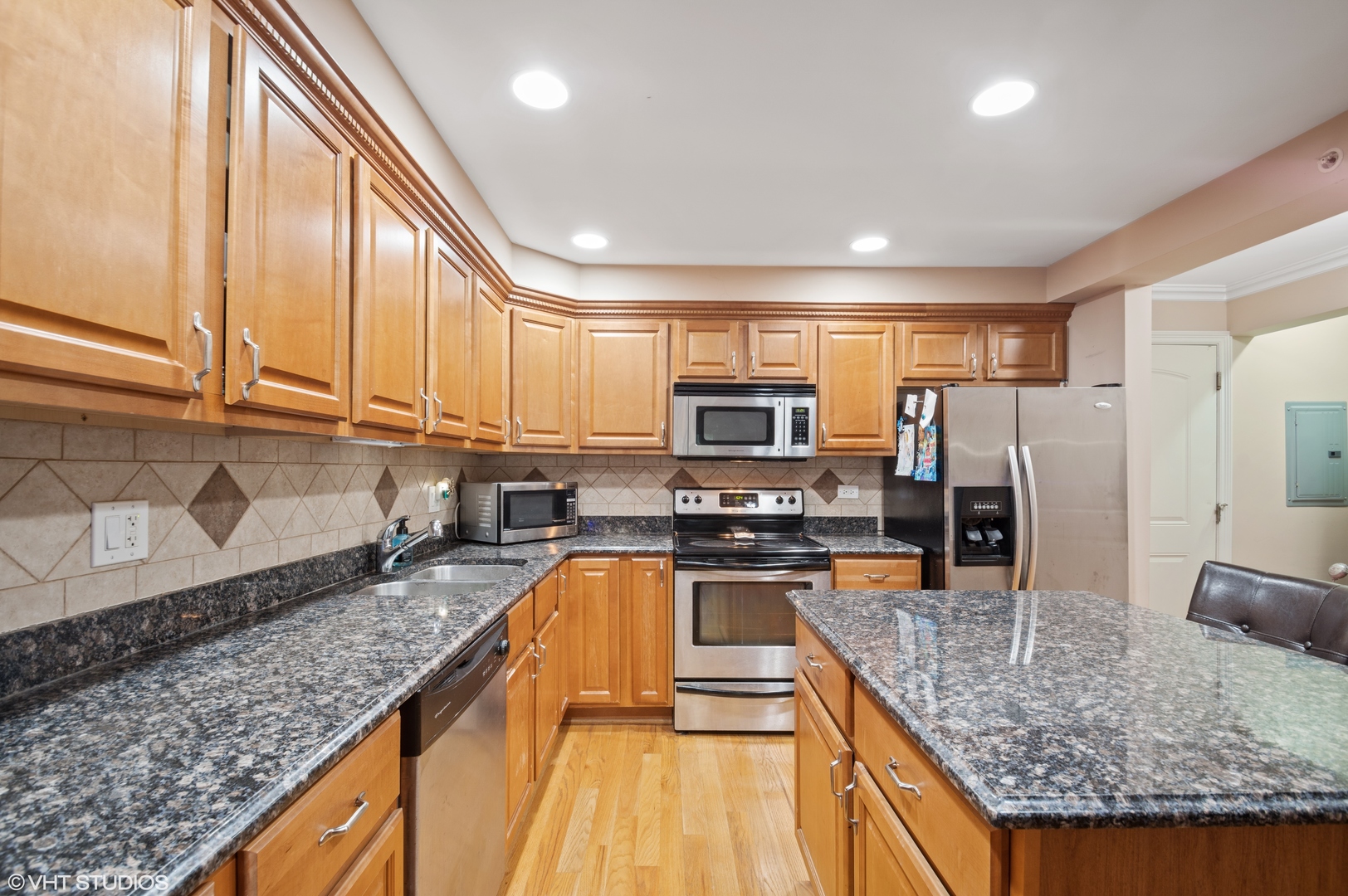 2210 South Goebbert Road, Unit 229 Arlington Heights, IL 60005 - Photo 5 of 11 Gallery Image 5