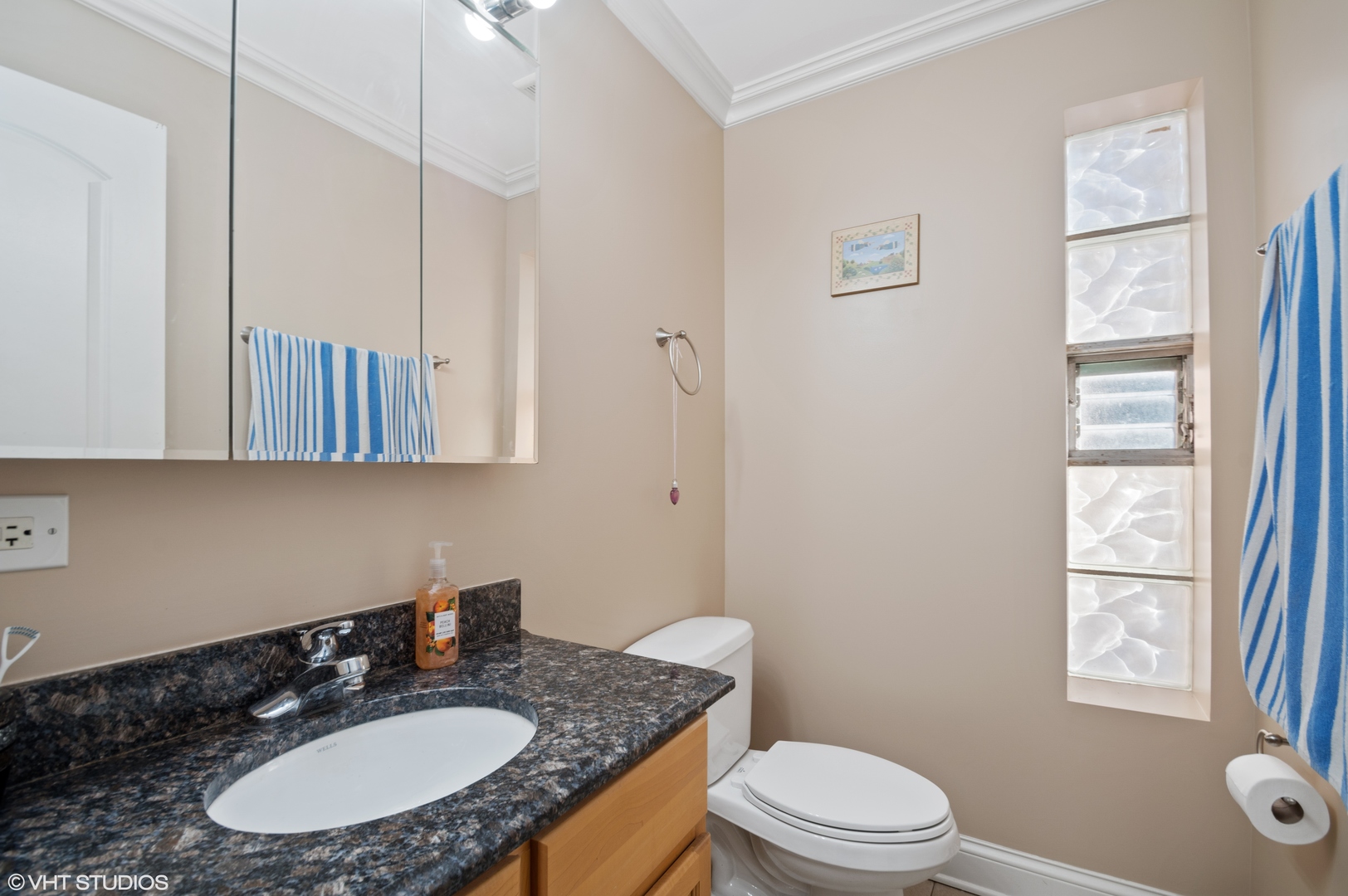 2210 South Goebbert Road, Unit 229 Arlington Heights, IL 60005 - Photo 9 of 11 Gallery Image 9