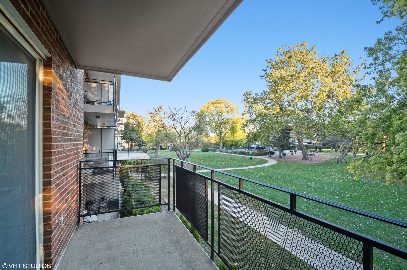2210 South Goebbert Road, Unit 229 Arlington Heights, IL 60005 - Photo 10 of 11 Gallery Image 10