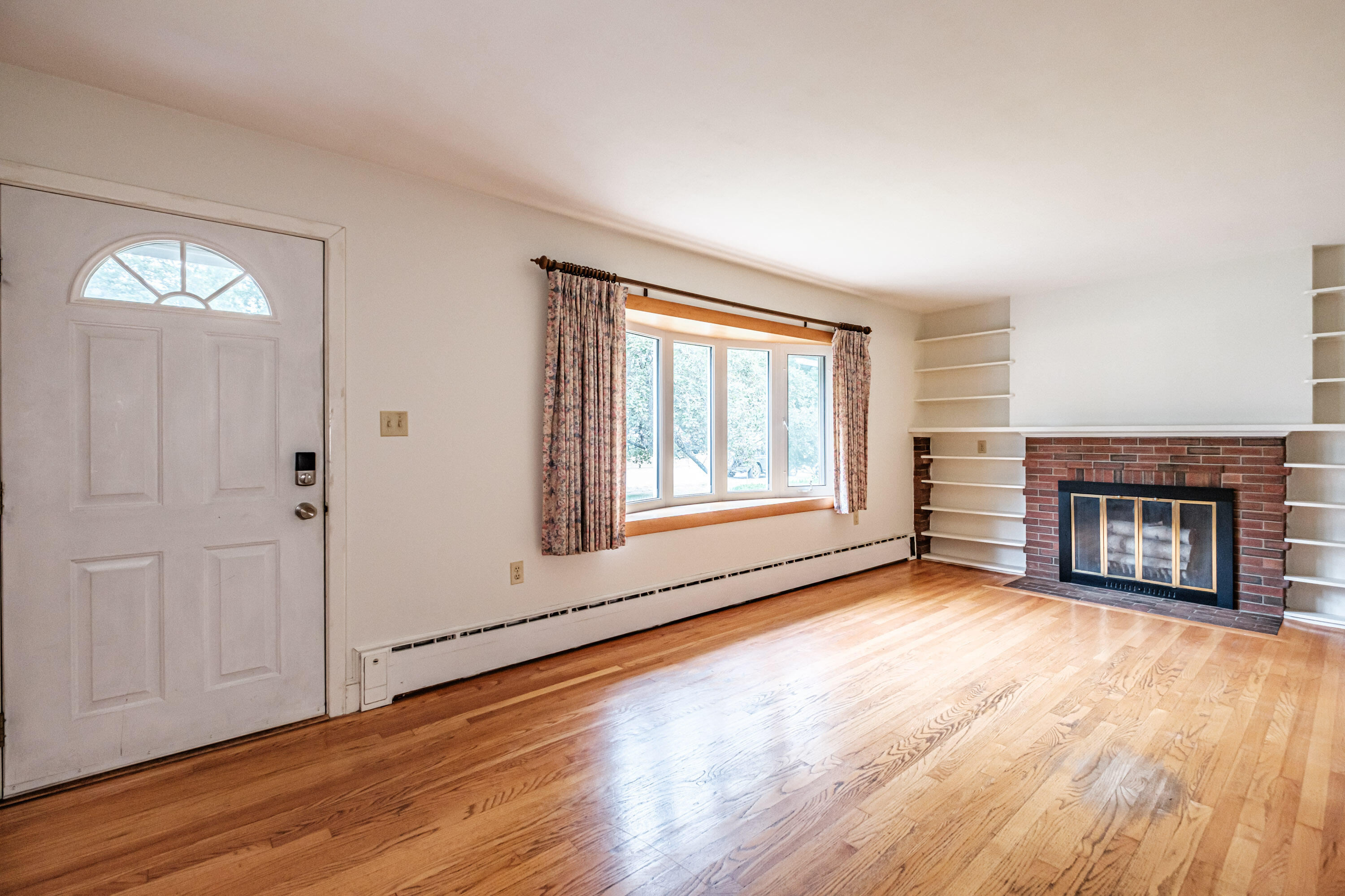 37 Pine View Road Westbrook, ME 04092 - Photo 5 of 64 Living Room
