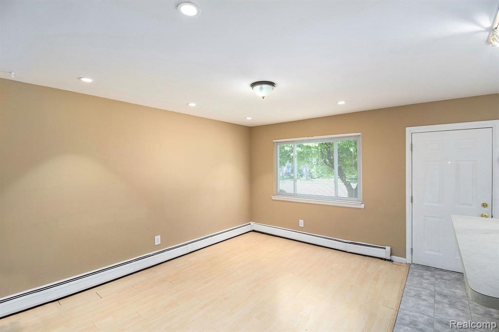 7020 Toepfer Road Warren, MI 48091 - Photo 6 of 21